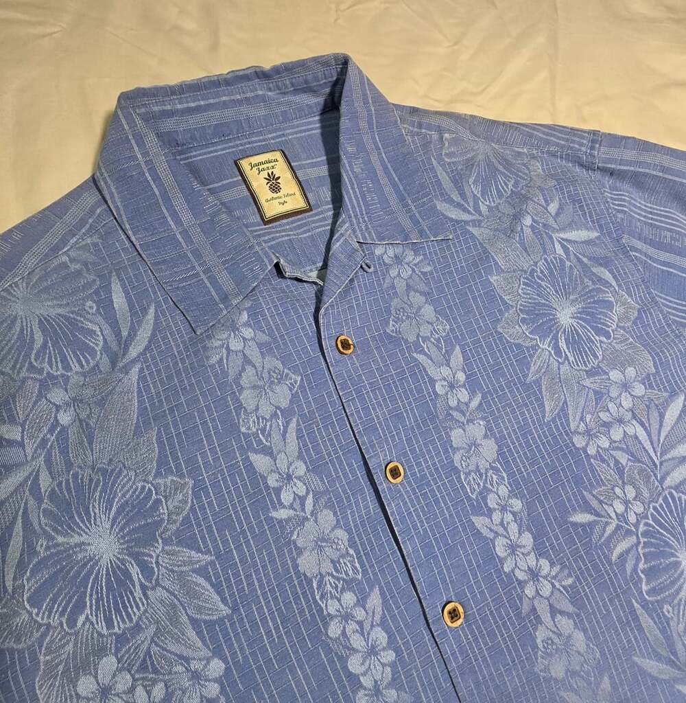Jamaica Jaxx Camp Shirt Size XL Blue Silk Floral Hawaiian Short Sleeve